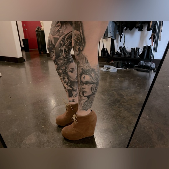 Caramel Suede Wedges (7.5) - Picture 5 of 7